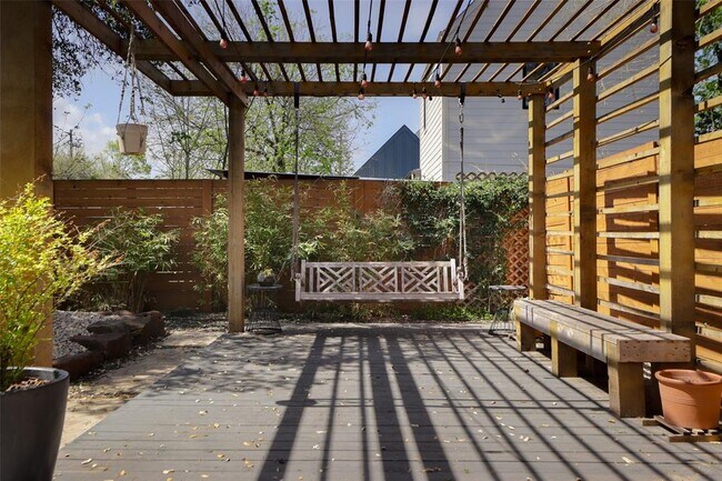 Building Photo - 4420 Mt Vernon Dr