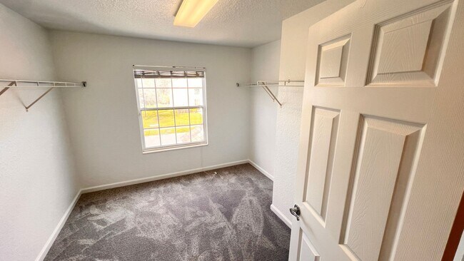 Building Photo - Spacious 4-Bedroom Home in HOA Community with Fantastic Amenities!