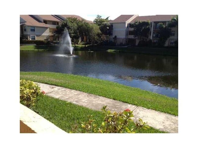 Building Photo - 9999 Summerbreeze Dr