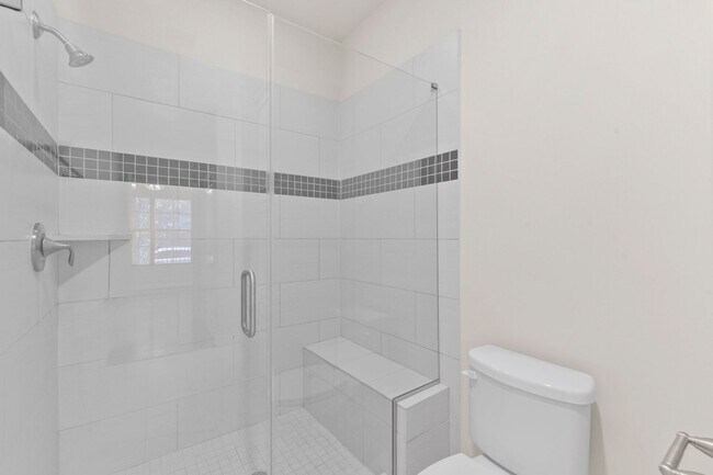 Building Photo - Elegant 3-Bedroom Home in Gated Inner Loop...