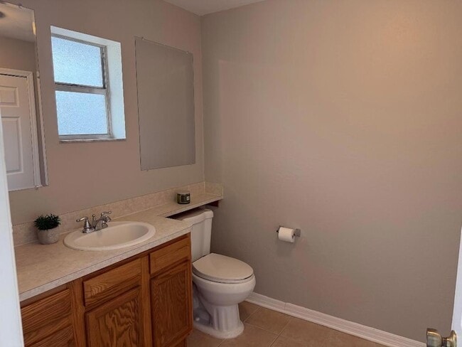 Building Photo - 125 SE Millwood Terrace