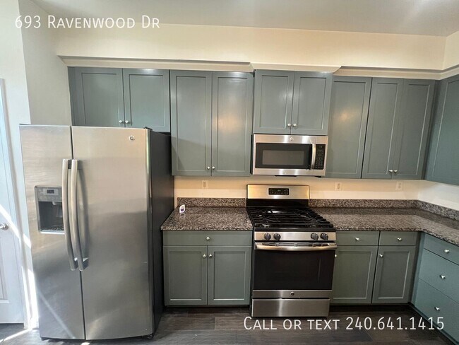 Building Photo - 693 Ravenwood Dr