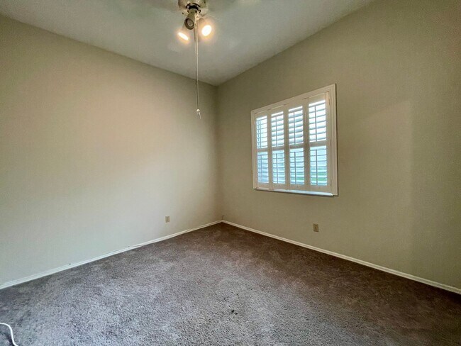 Building Photo - 3 Bedroom 2 Bath Home in Pebble Creek Comm...