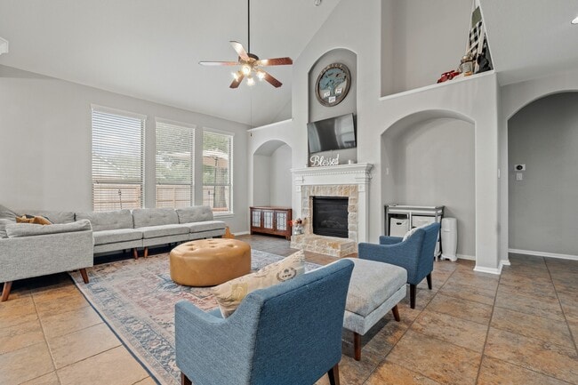 Building Photo - 14402 Hazeldale Dr