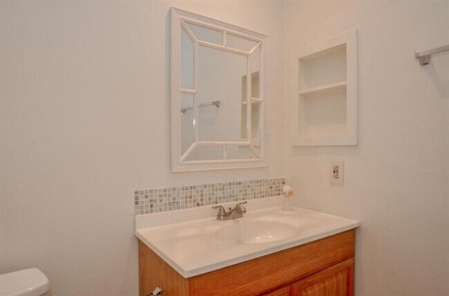 Building Photo - 1103 Dulles Ave