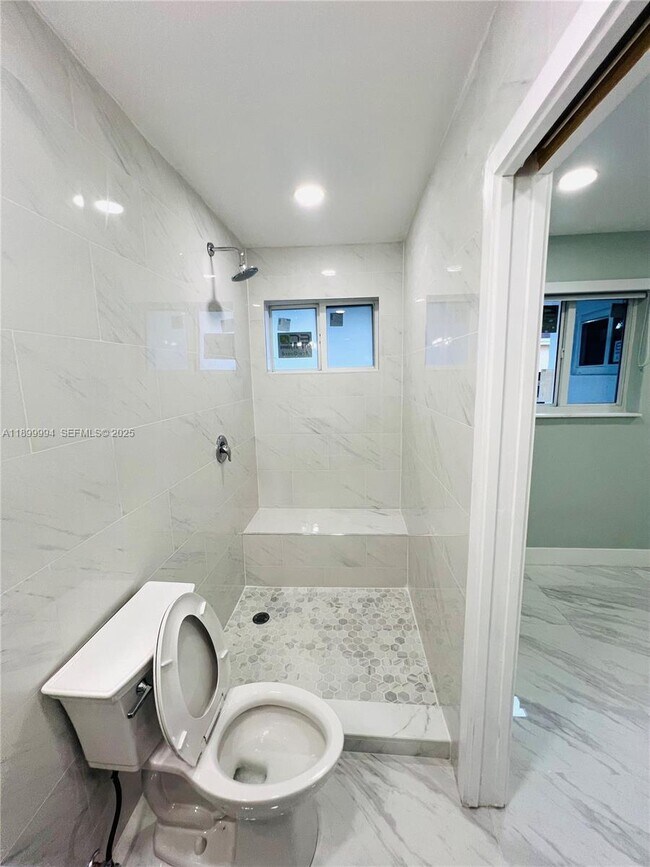 Building Photo - 10370 SW 174th Terrace