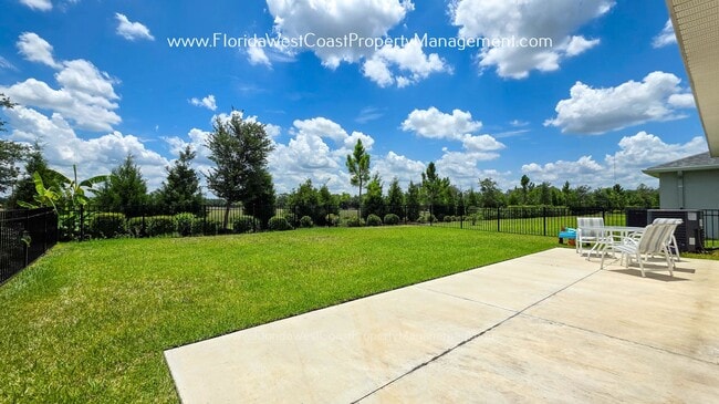 Building Photo - EXCEPTIONAL 3 BEDROOM/2 BATH HOME PLUS LARGE FENCED YARD! LONG TERM LEASE- UNFURNISHED!