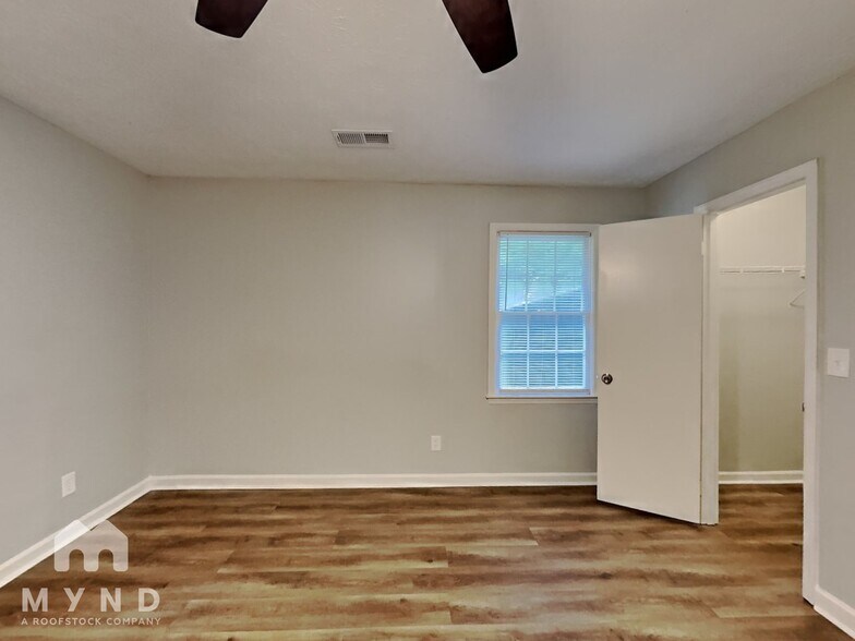 Building Photo - 175 Mountain View Cir