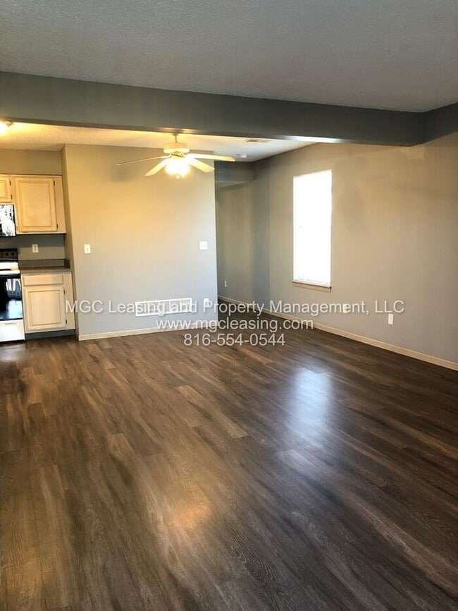 Building Photo - SOUTH GARDEN TOWNHOMES - Beautiful Master w/ en suite!