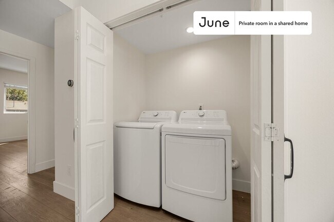 Building Photo - Room in Shared 4 bed/4 bath home