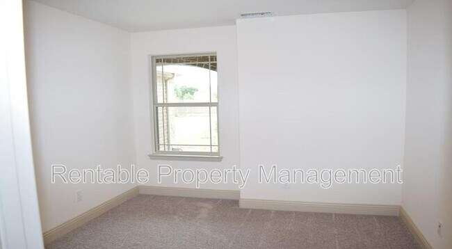 Building Photo - 1247 Wiltshire Dr