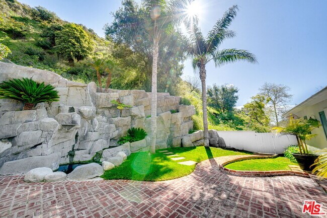 Building Photo - 2628 Mandeville Canyon Rd