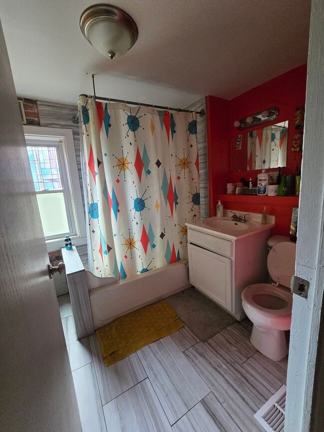 Building Photo - 3 Bedroom 1.5 Bath Single Family Home for ...