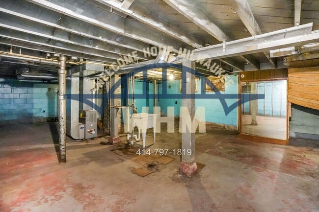 Building Photo - 3215 W Auer Ave