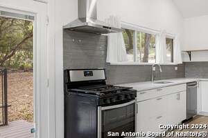 Building Photo - 17807 Hilltop Dr