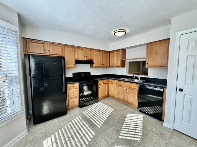 Building Photo - All Brick, End Unit Townhome in Kempsville...
