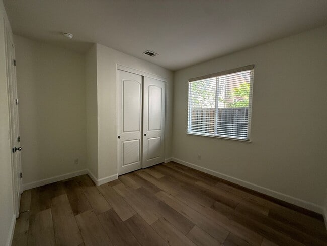 Building Photo - 618 Eldridge Ave