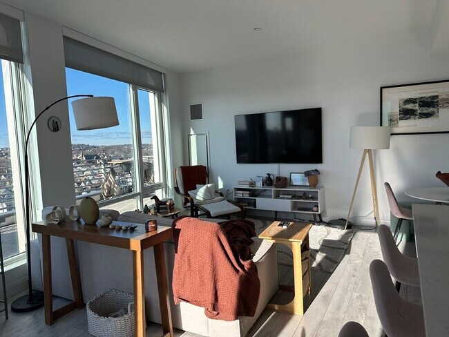 Building Photo - 125 Guest St