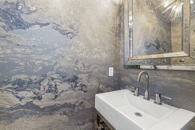 Building Photo - 17 Bayview Rd