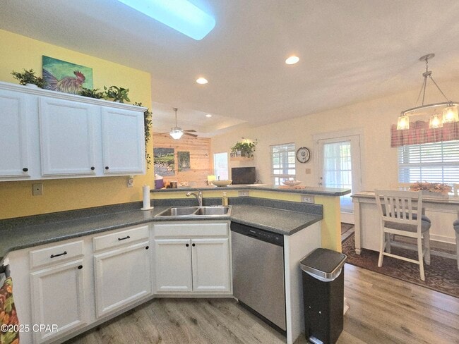 Building Photo - 13805 Flamingo Ave