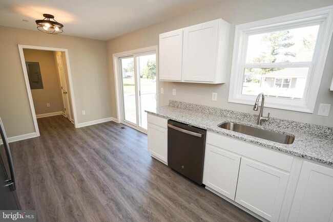 Building Photo - 621 Cedar St