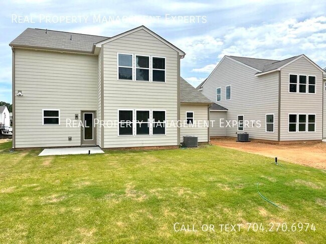 Building Photo - 800 Alexander Commons Dr
