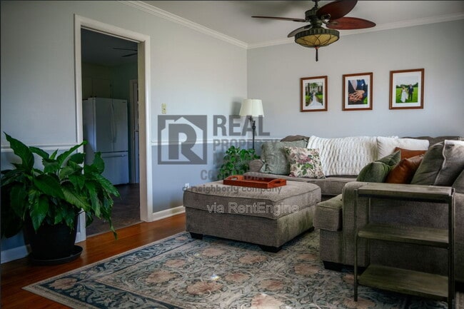 Building Photo - 550 Scenic Dr