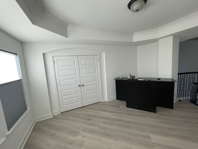 Building Photo - 15623 Roscobie Park Dr