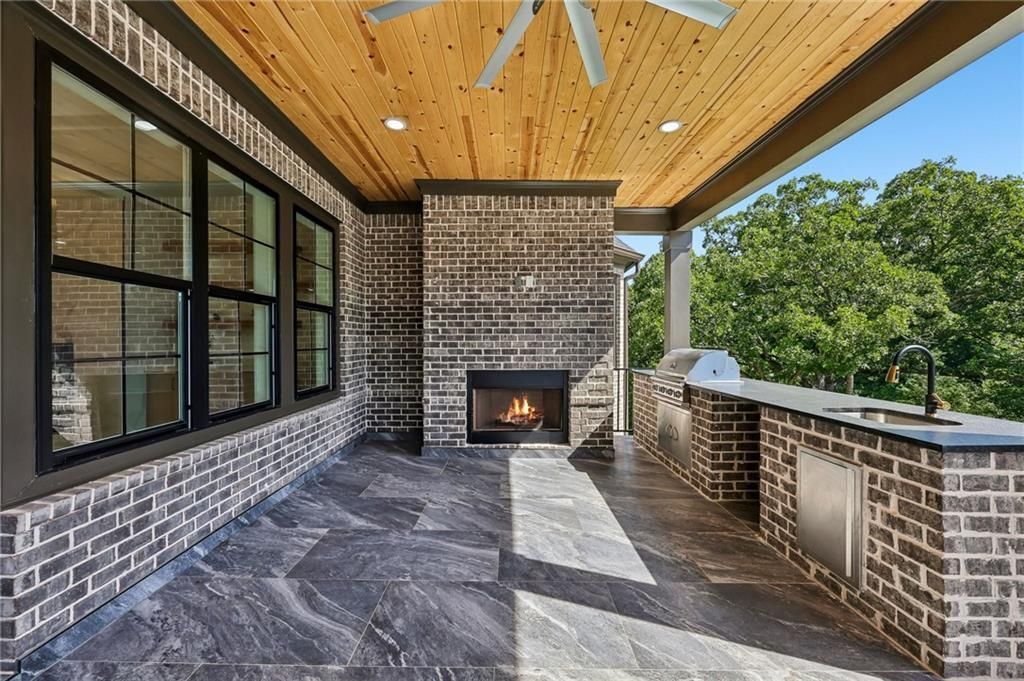 Building Photo - 6222 Bridgewood Dr