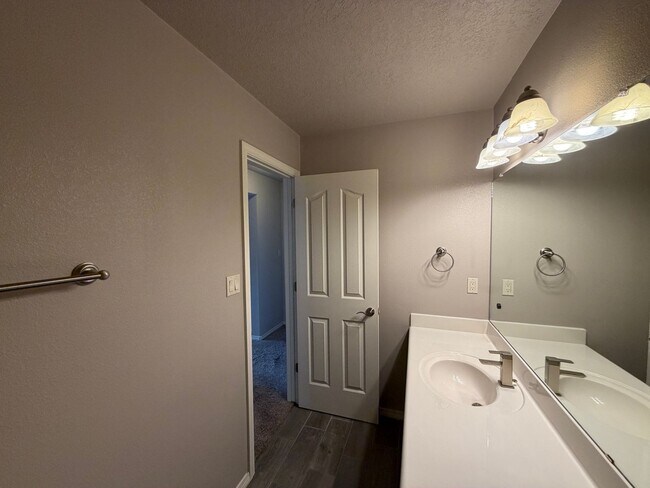 Building Photo - 7420 Tangerine Ct NE