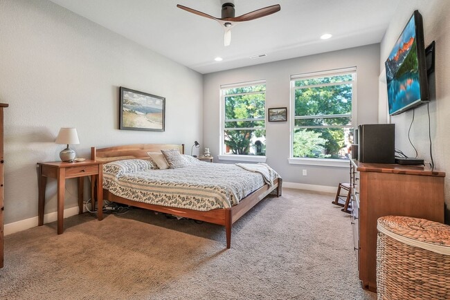 Building Photo - 1364 Vine St