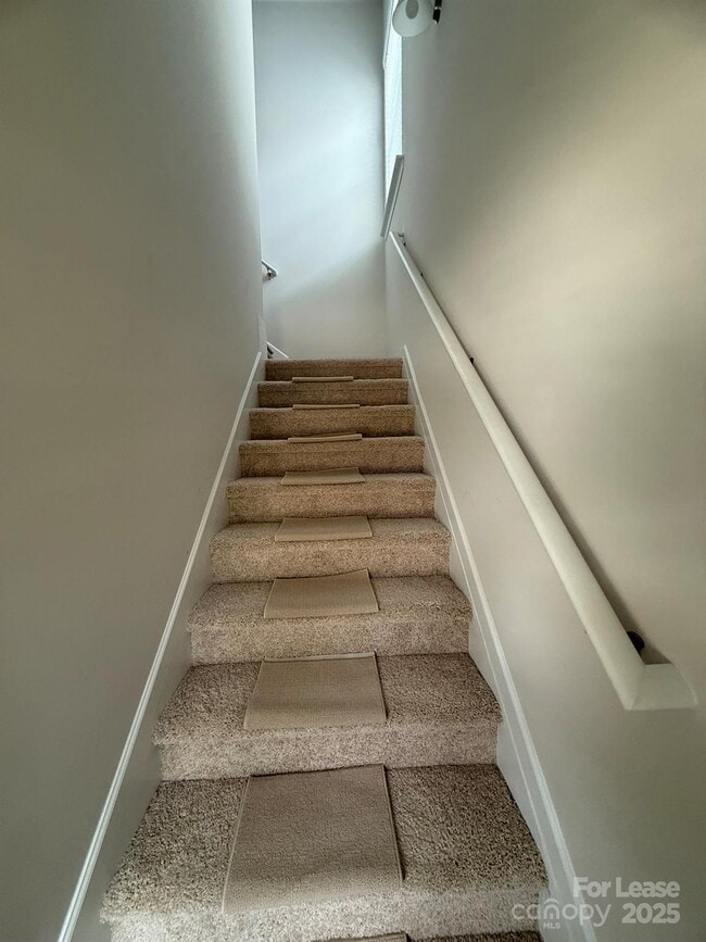 Building Photo - 6135 Moonview Ct
