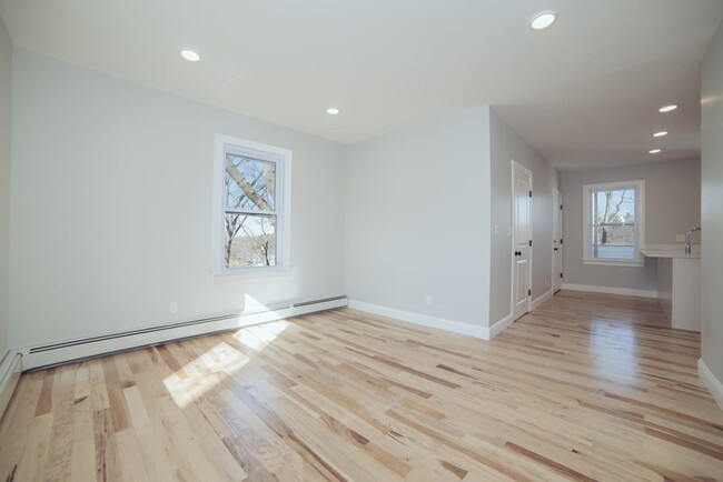 Building Photo - 10 Duffley Ct