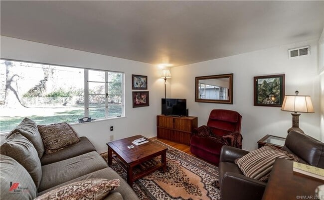 Building Photo - Newly Remodeled Anderson Island Rental