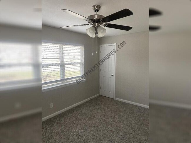 Building Photo - 1018 Harris Dr