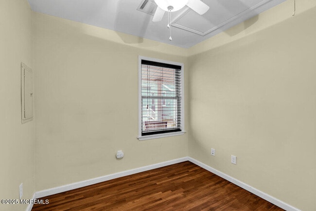 Building Photo - 407 1/2 13th Ave