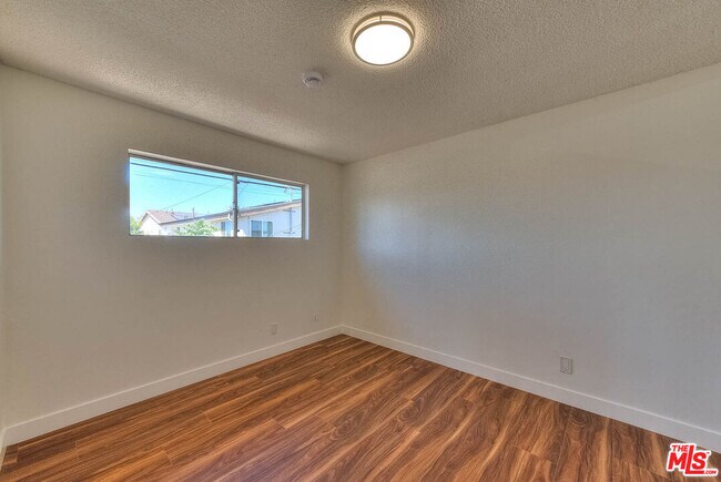 Building Photo - 8468 S Halldale Ave
