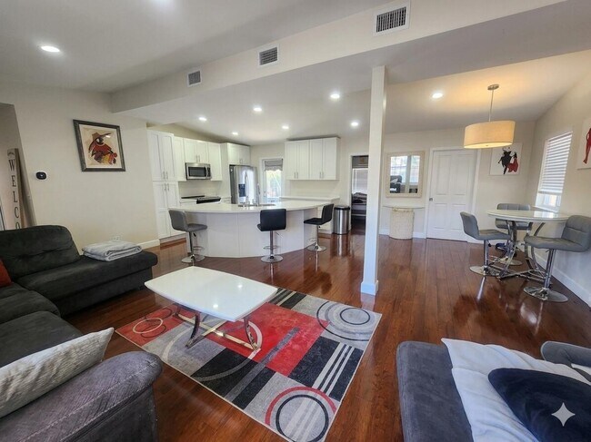 Building Photo - 3440 SW 20th St