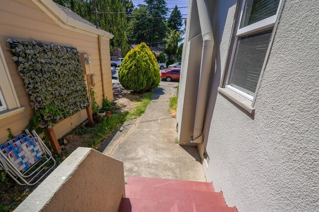 Building Photo - Single Family Home