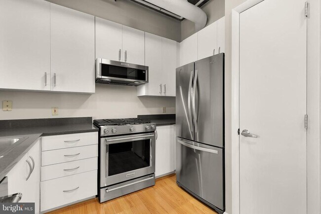 Building Photo - 1300 N St NW