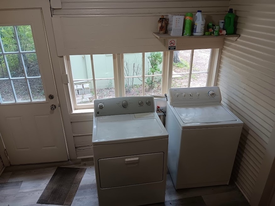 Building Photo - 112 E Nelson St