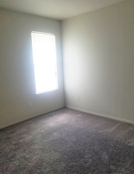 Building Photo - 313 Creek St