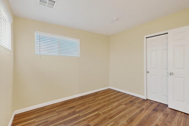 Building Photo - 1237 Pitt St NE