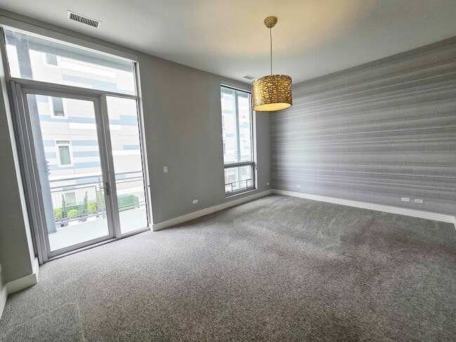 Building Photo - 1100 W Adams St