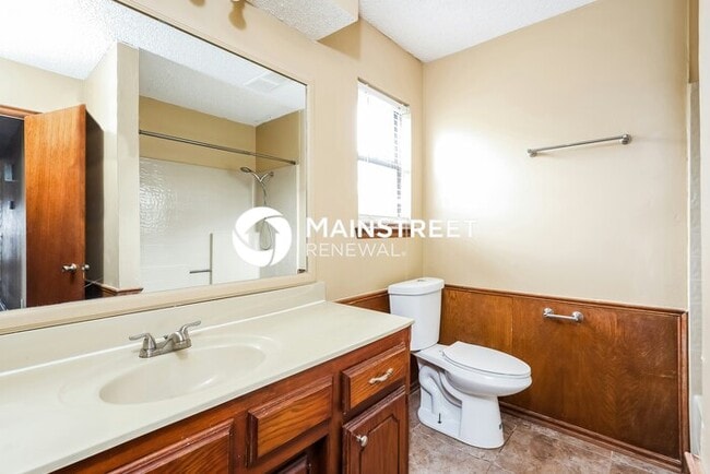 Building Photo - 3 Bedroom Pet-Friendly Home in Oklahoma City, OK with Main Street Renewal