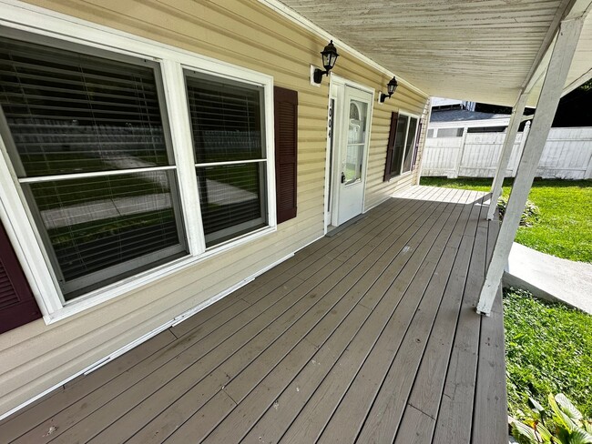 Building Photo - Black Mountain Rental