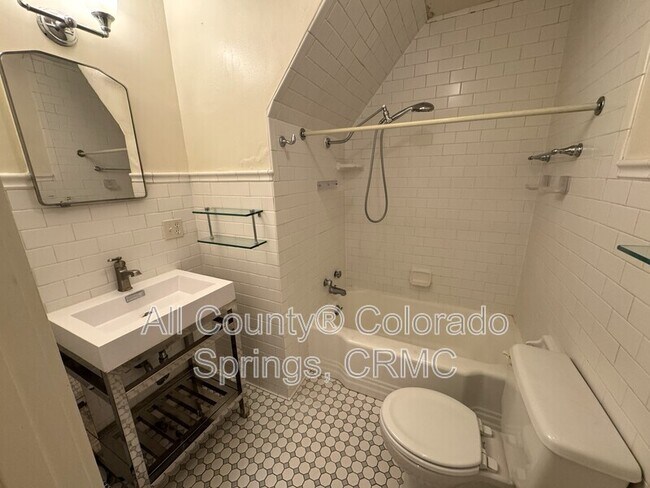 Building Photo - 1238 Wood Ave