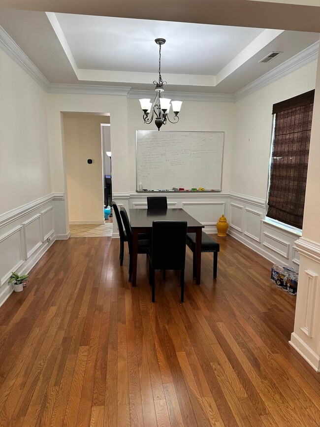 Building Photo - 10110 Paxton Run Rd