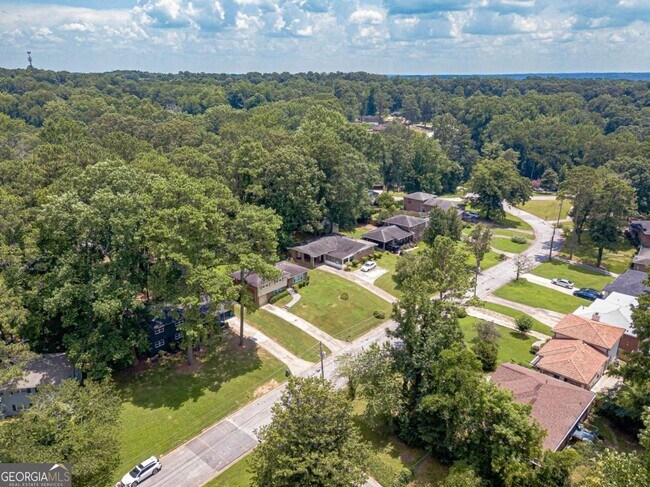 Building Photo - 2352 Glendale Dr