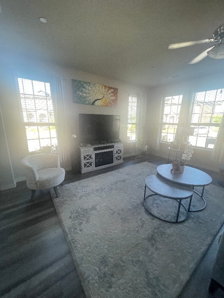 Building Photo - 3201 Solana Cir